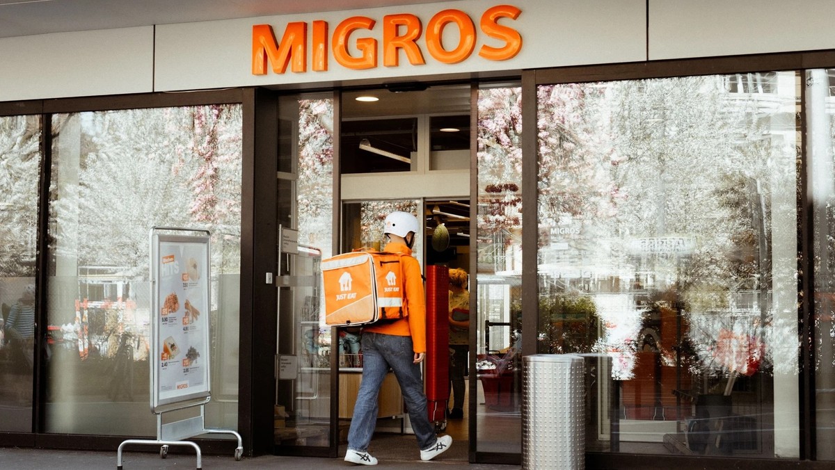 https://www.aargauerzeitung.ch/wirtschaft/migros-neuer-anlauf-mit-online-lieferungen-ld.4155645

«10'000 Artikel: Migros wagt nach Flops neuen Anlauf mit Online-Lieferungen»
CH Media / Benjamin W ...