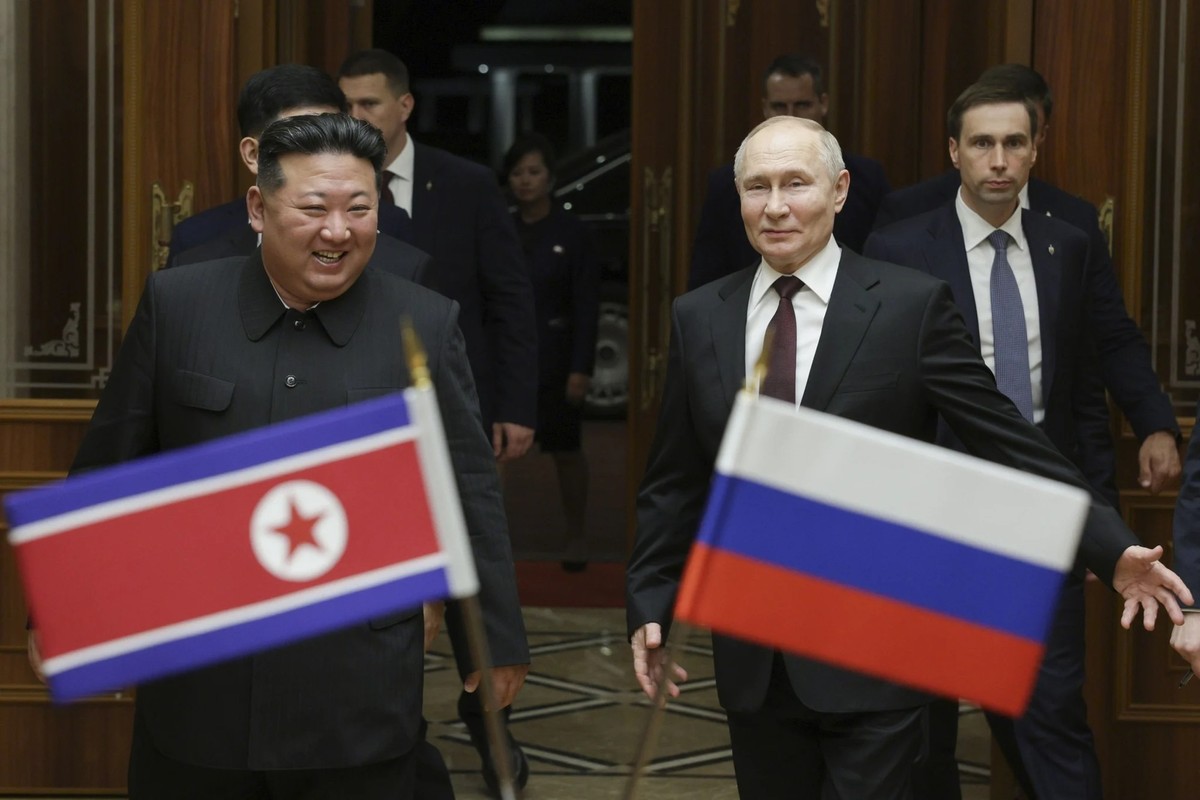 Poutine et Kim à l'aéroport près de Pyongyang en juin 2024.
