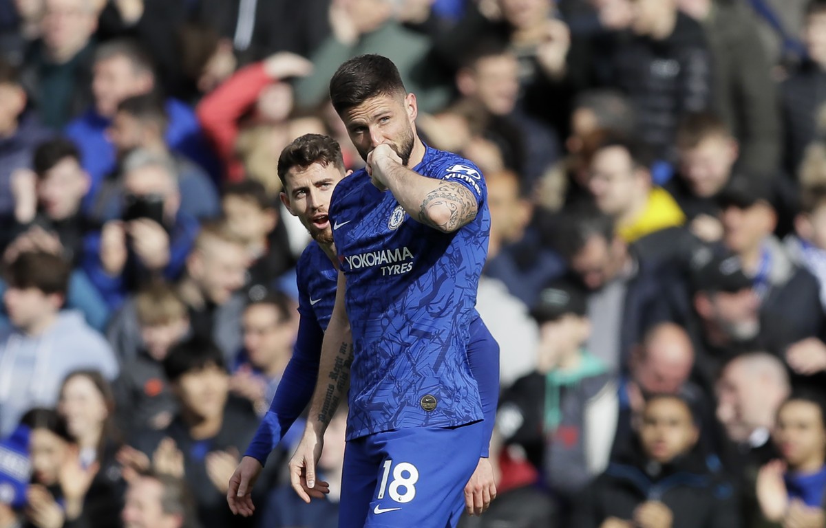 Chelsea's Olivier Giroud celebrates after scoring a goal against Tottenham Hotspur's Jan Vertonghen during the English Premier League soccer match between Chelsea and Tottenham Hotspur in Lo ...