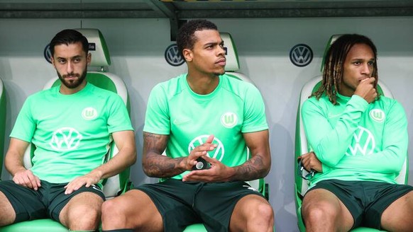 Yunus Malli,Lukas Nmecha,Kevin Mbabu (v.li.,VfL Wolfsburg) - 1. Fußball Bundesliga Saison 2019-2020 Punktspiel VfL Wolfsburg vs. 1. FC Köln in der Volkswagen Arena in Wolfsburg - Fußball,Deutschland,1 ...