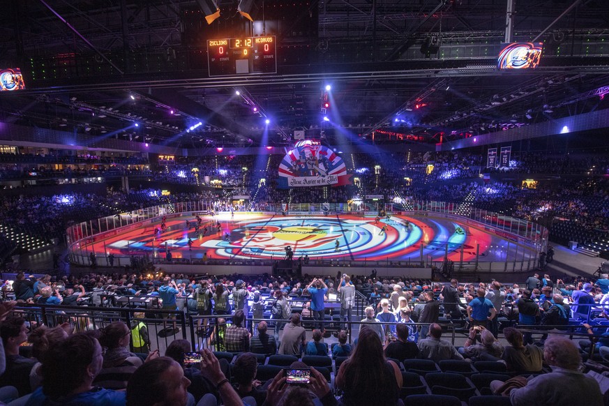 Tolle Stimmung vor dem Eishockey Meisterschaftsspiel in der Qualifikation der National League zwischen den ZSC Lions und dem HC Davos vom Freitag, 13. September 2019 in Zuerich. (KEYSTONE/Urs Flueeler ...