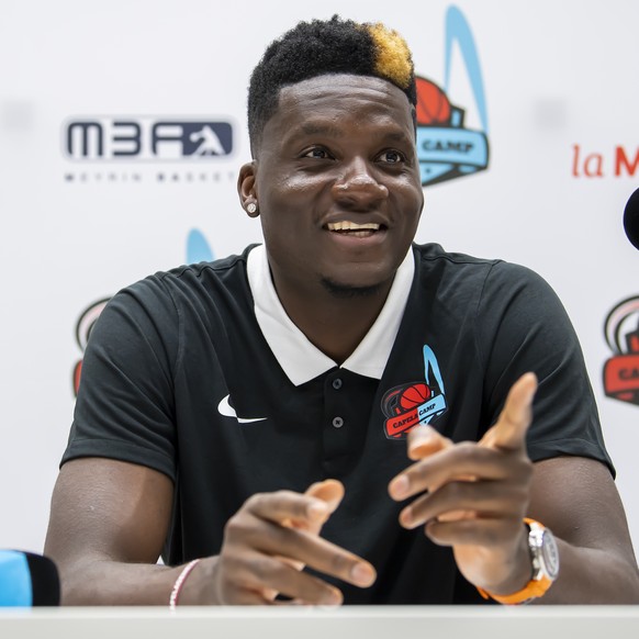 Clint Capela, basketteur professionnel suisse, et des Hawks d&#039;Atlanta de la National Basketball Association (NBA) s&#039;exprime lors d&#039;une conference de presse sur les differents evenements ...