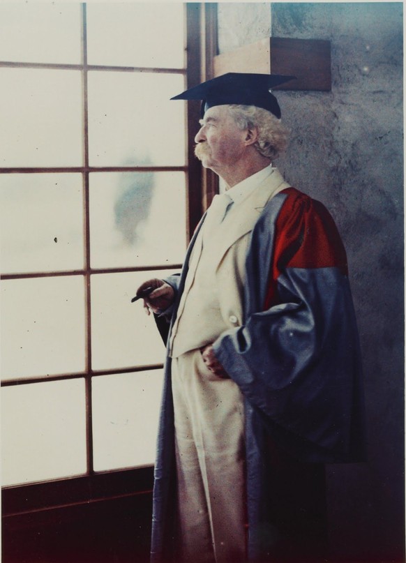 Mark Twain in his oxford robes, 1908