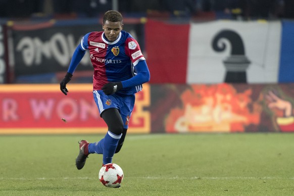 Basels Manuel Akanji in Aktion im Fussball Meisterschaftsspiel der Super League zwischen dem FC Basel 1893 und dem FC St. Gallen 1879 im Stadion St. Jakob-Park in Basel, am Samstag, 9. Dezember 2017.  ...