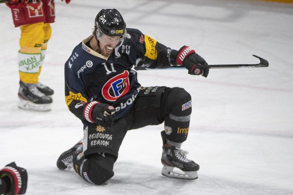 Fribourgs Lukas Lhotak jubelt, waehrend des Meisterschaftsspiels der National League, zwischen dem HC Fribourg-Gotteron und den SCL Tigers, am Sonntag 5. Januar 2020, in der BCF Arena in Fribourg. (KE ...