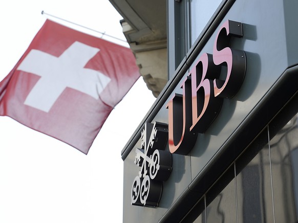 Das Coronavirus wird nach Ansicht der UBS-Ökonomen die Schweizer Wirtschaft bremsen. (Archiv)