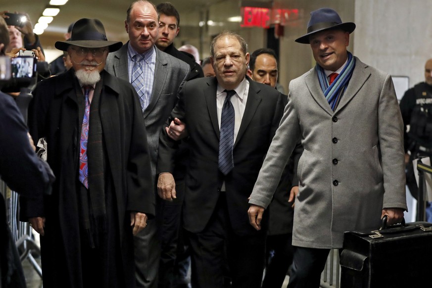 Harvey Weinstein, center, accompanied by attorney Arthur Aidala, right, arrives at court for his rape trial, in New York, Wednesday, Jan. 22, 2020. (AP Photo/Richard Drew)
Harvey Weinstein,Attorney Ar ...