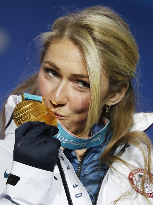 epa06528012 Gold medal winner Mikaela Shiffrin of the USA during the medal ceremony for the women&#039;s Giant Slalom race at the PyeongChang 2018 Olympic Games, South Korea, 15 February 2018. EPA/JEO ...