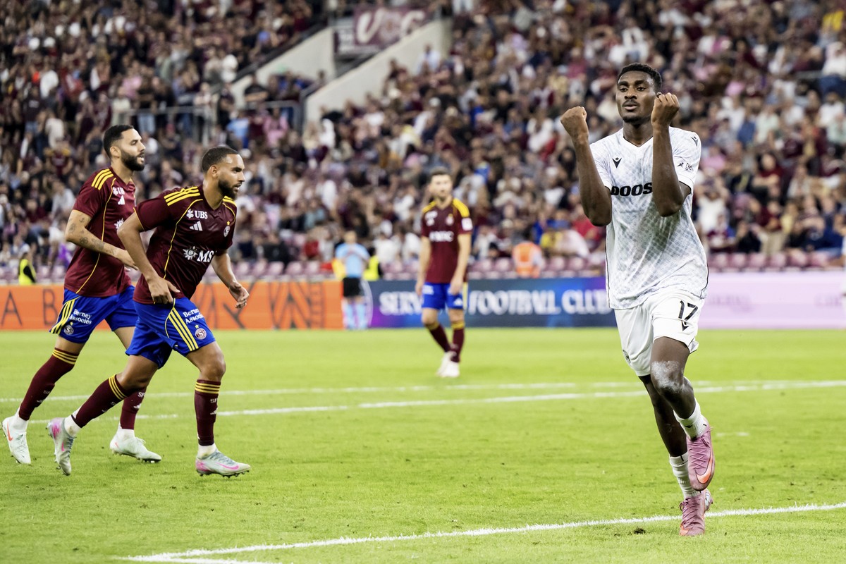 Viktoria Plzen's Rafiu Durosinmi celebrates after scoring his side's third goal by the penalty during the UEFA Champions League second leg qualifying round soccer match between Servette FC a ...