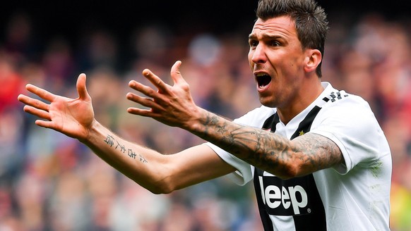 epa07444715 Juventus Croatian forward Mario Mandzukic reacts during the Italian Serie A soccer match Genoa Cfc vs Juventus Fc at Luigi Ferraris Stadium in Genoa, Italy, 17 March 2019. EPA/SIMONE ARVED ...