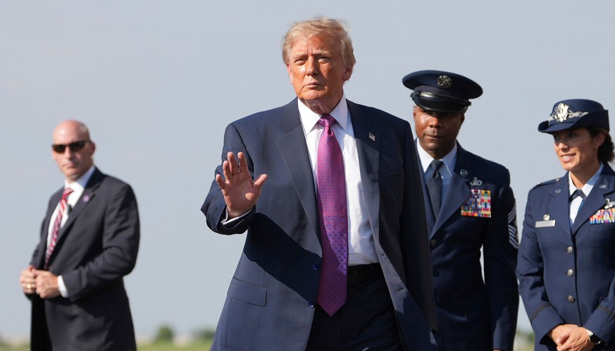 President Donald Trump arrives on Air Force One, Thursday, Aug. 27, 2026, at Ellington Airport in Houston. (AP Photo/Mark Schiefelbein)
Donald Trump