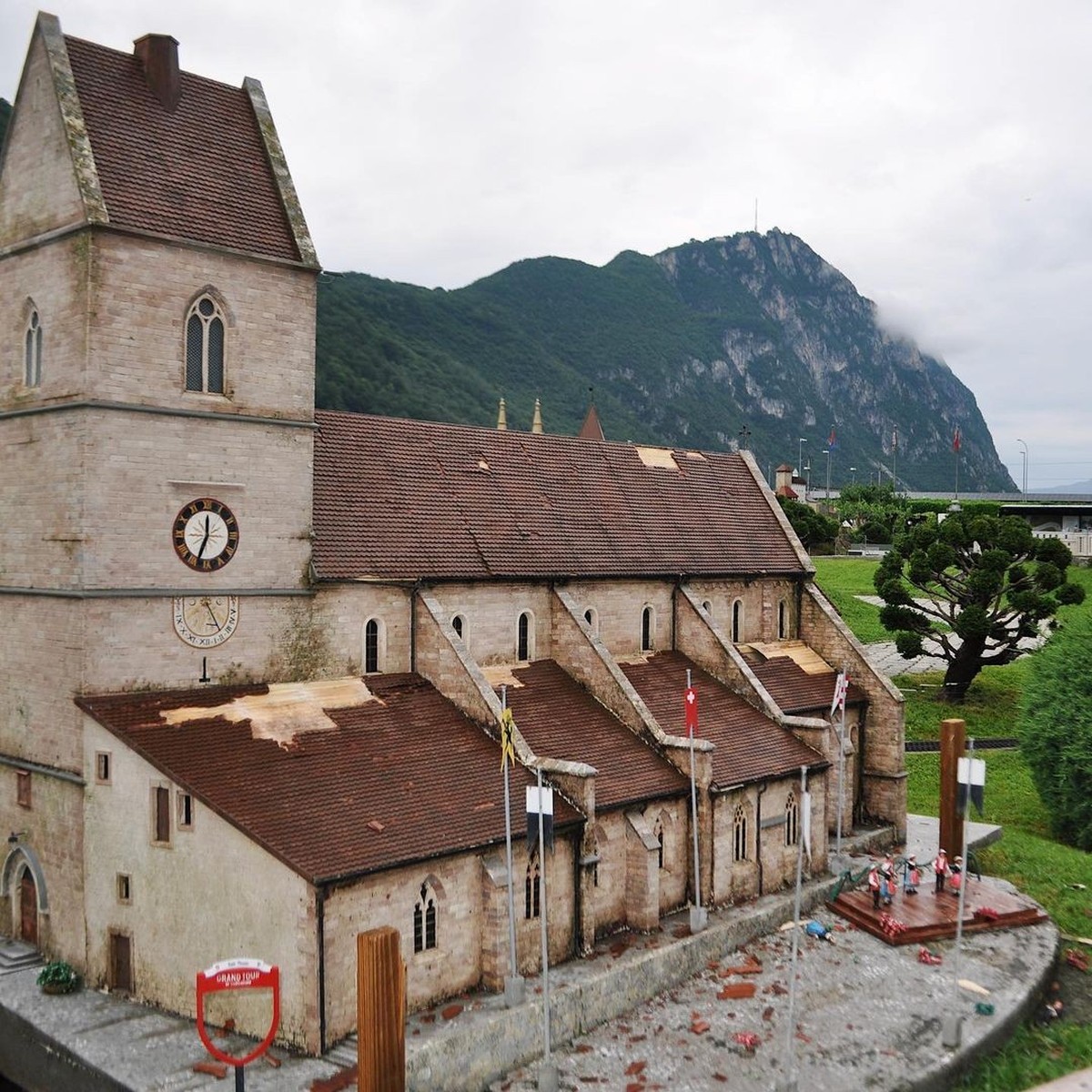 Un violent orage accompagné de grêle a causé d'importants dégâts au musée miniature en plein air de Melide (TI), dans la nuit de mardi à mercredi 31 mai.