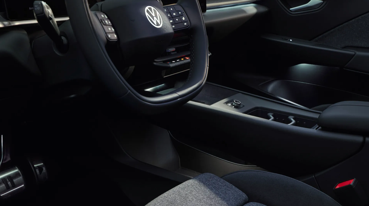 Eine neue Mittelkonsole, ein Lautstärkeregler und das neue Lenkrad sollen die alte VW-Tugend der einfachen Bedienbarkeit zurückbringen.