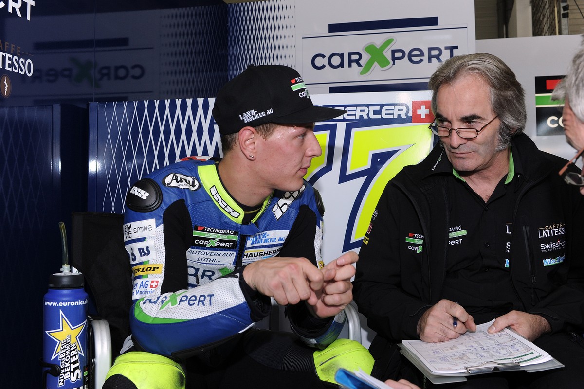 Aegerter mit Cheftechniker Gilles Bigot.