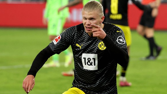 xjbx, Wolfsburg, Volkswagen Arena, 27.11.21, 1. Bundesliga: VfL Wolfsburg - Borussia Dortmund Bild: Jubel beim Torschuetzen zum 1:3 Erling Haaland (Borussia Dortmund) Gemäß den Vorgaben der DFL Deutsc ...