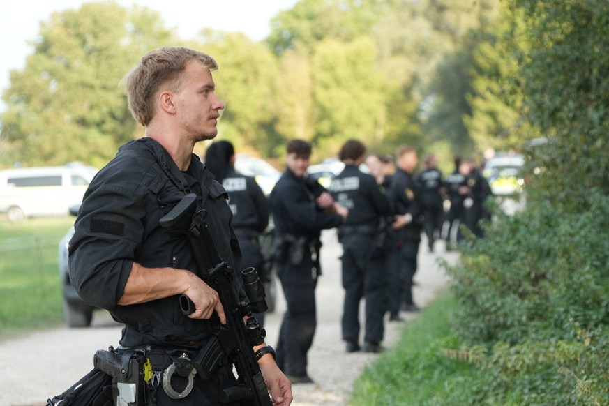 07.10.2026, Bayern, Notzingermoos: Die Polizei ist in der N�he des M�nchner Flughafens im Einsatz, nachdem ein mutma�licher Puma gesichtet worden ist. Am sp�ten Dienstagabend hatte ein J�ger den Angab ...