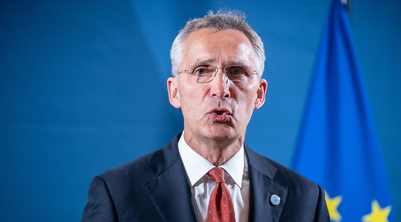 ARCHIV - Nato-Generalsekretär Jens Stoltenberg im August bei einem Pressestatement in Berlin. Foto: Michael Kappeler/dpa