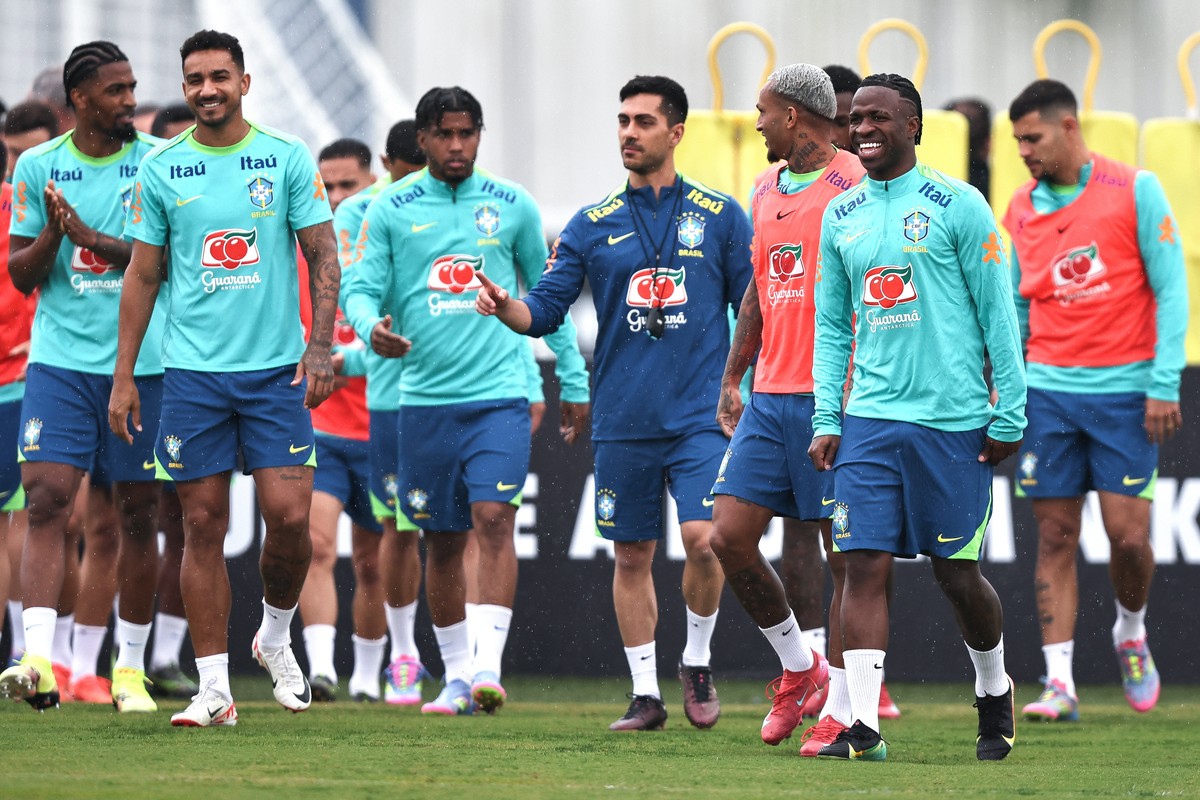 epa12153611 Players of Brazil participate in a training session in Sao Paulo, Brazil, 03 June 2025. Brazil is preparing for the 2026 World Cup qualifier against Ecuador on 05 June. EPA/Isaac Fontana
