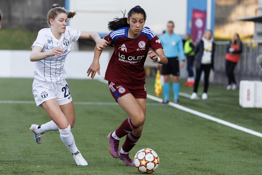 Zurich&#039;s midfielder Marie Hoebinger, left, fights for the ball with Servette&#039;s forward Imane Saoud, right, during the Women?s Super League soccer match of Swiss Championship between Servette ...