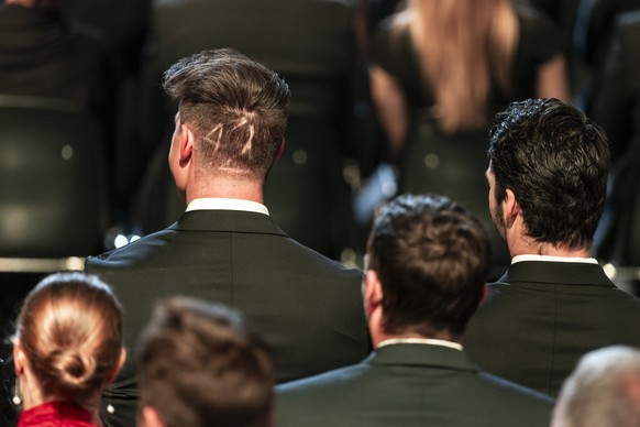 Der Hinterkopf mit der rasierten Nummer 42 von Franjo von Allmen, Ski alpin, waehrend der Verleihung der Sports Awards 2025 am Sonntag, 29. Maerz 2026 in den Studios des SRF in Zuerich. Die Show wurde ...