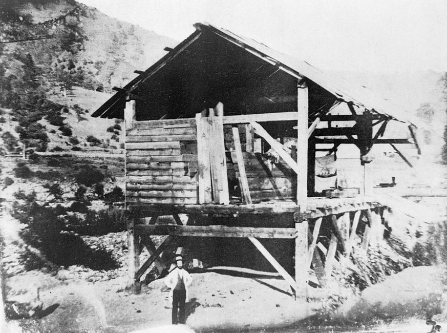 James Marshall beim Fundort des Goldnuggets, welches den kalifornischen Goldrausch auslöste.