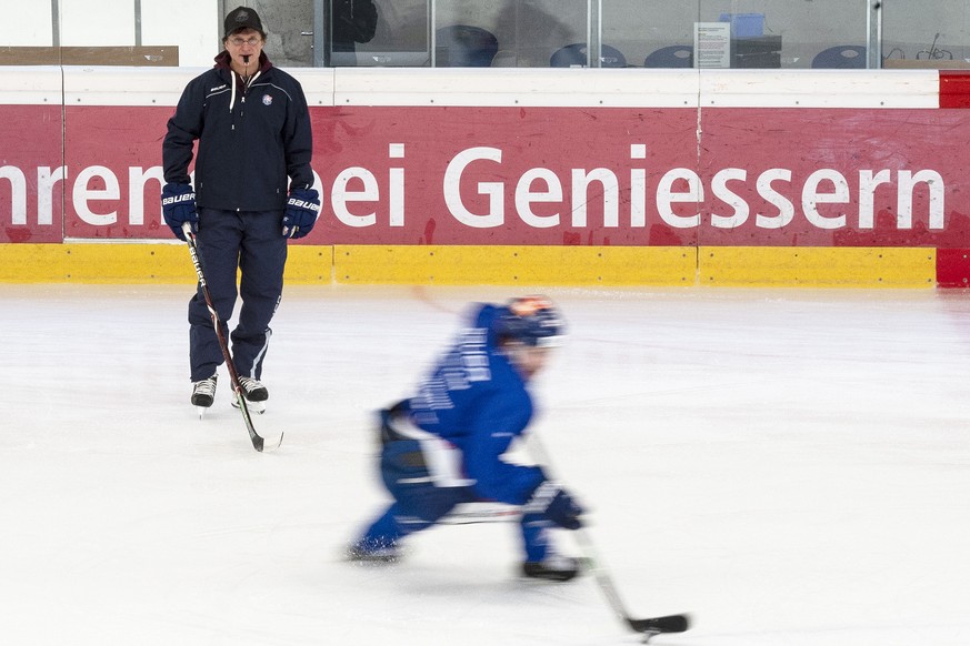 Zuerichs neuer Trainer Arno del Curto leitet sein erstes Training mit der Mannschaft der ZSC Lions, am Dienstag, 15. Januar 2019, in der KEBO. (KEYSTONE/Melanie Duchene)