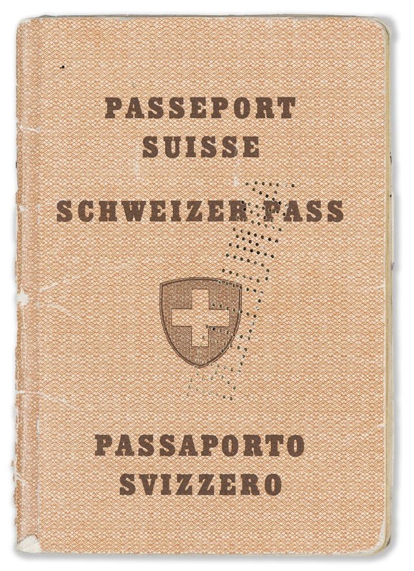 Vielerorts Voraussetzung für politische Rechte: Ein Schweizer Pass. Exemplar von 1945.