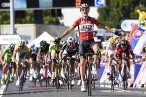 Während Gallopin schon jubelt, sprinten die anderen noch um die Podestplätze.