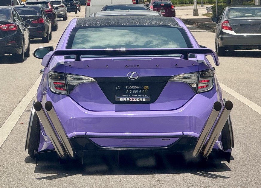 Brazzers! 
Auto-Mods der Hölle 
https://www.reddit.com/r/Shitty_Car_Mods/