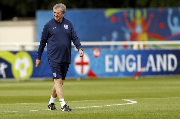Englands Coach Roy Hodgson lässt sich vom Geplänkel nicht beirren.