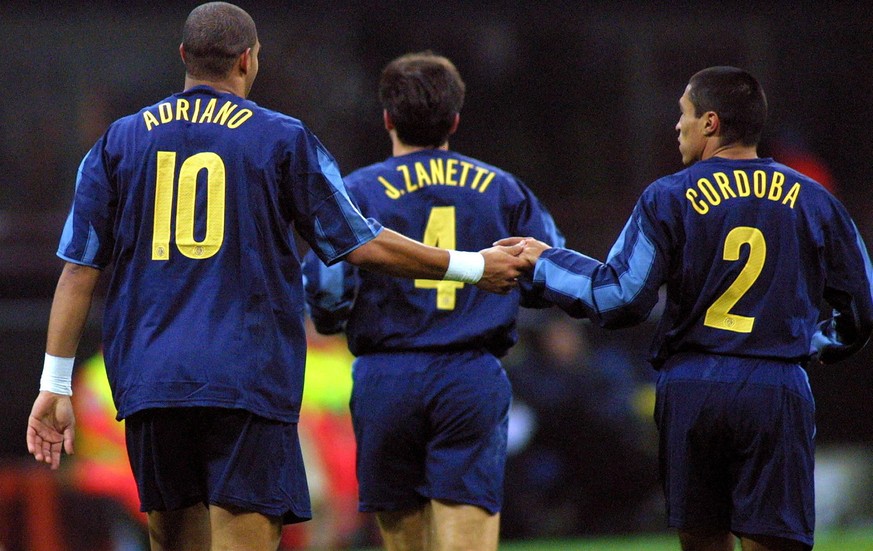 Bildnummer: 01813409 Datum: 23.11.2005 Copyright: imago/IPA Photo
Torjubel Inter, v.li.: Adriano, Javier Zanetti, Ivan Ramiro Cordoba - PUBLICATIONxNOTxINxITAxNED; Leite Ribeiro, Vdig, quer, Jubel, j ...