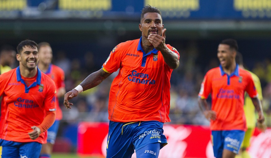 epa05599883 UD Las Palmas&#039; midfielder Kevin- Prince Boateng (C) celebrates the first goal against Villarreal during the Primera Division Liga match between Villarreal and UD Las Palmas held at El ...