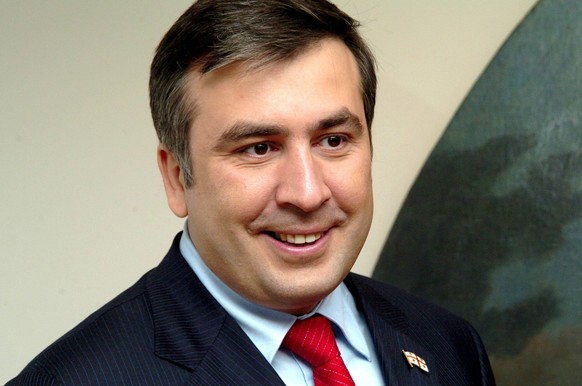 BRU72 - - BRUSSELS, BELGIUM: Mikhail Saakashvili, President of Georgia, arrives for a bilateral meeting with Italian Romano Prodi, President of the European Commission, Tuesday, April 06, 2004, at the E ...