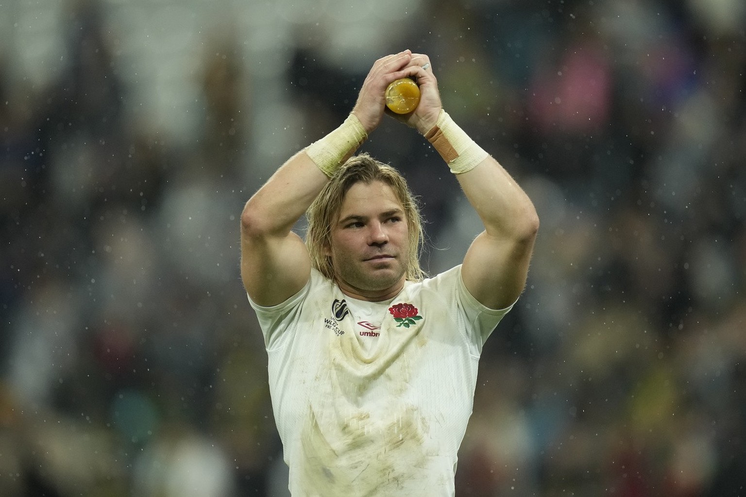 South Africa&#039;s Faf de Klerk applauds the fans as he walks round the pitch wearing an England shirt after the end of the Rugby World Cup semifinal match between England and South Africa at the Sta ...