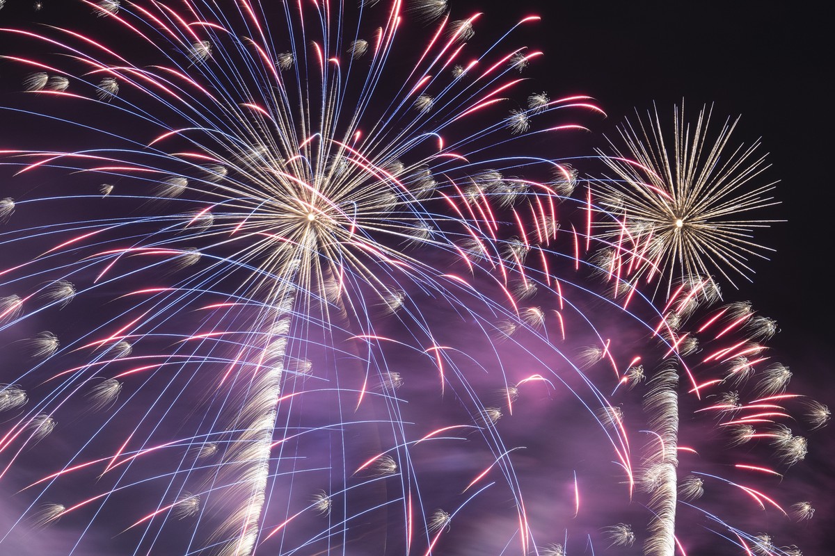 Fireworks illuminate the sky above Zurich with a view of Lake Zurich, Switzerland, during the New Year's Eve festivities on early Monday, January 1, 2024. (KEYSTONE/Ennio Leanza)