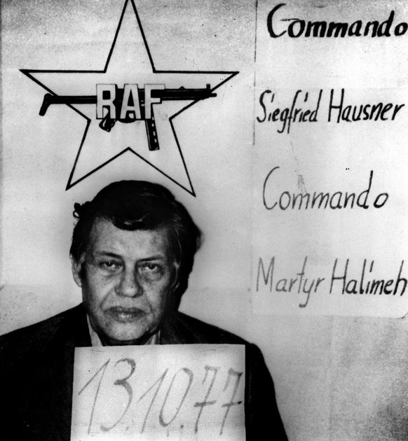 ARCHIVE --- VOR 40 JAHREN, AM 5. SEPTEMBER 1977, WURDE DER DEUTSCHE ARBEITGEBERPRAESIDENT HANNS MARTIN SCHLEYERVON EINEM KOMMANDO DER ROTEN ARMEE FRAKTION ENTFUEHRT. MIT DER ENTFUEHRUNG SOLLTEN INHAFT ...