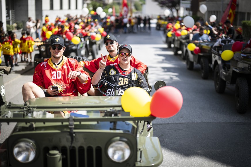 Les joueurs du HC Sierre fetent le titre de champion de Swiss League lors de la celebration officielle de leur victoire le samedi 18 avril 2026 a Sierre. Les joueurs du HC Sierre defilent dans les rue ...