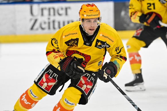 PostFinance Top Scorer Austin Czarnik (SCB) in action, during the regular season of National League A (NLA) Swiss Championship 2024/25 between HC Ambri Piotta and SC Bern at the ice stadium Gottardo A ...