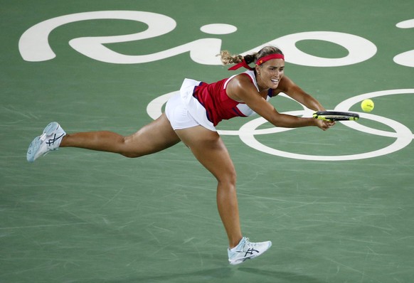 epa05481886 Monica Puig of Puerto Rico returns a ball to Angelique Kerber of Germany during the women&#039;s Singles Gold medal match of the Rio 2016 Olympic Games Tennis events at the Olympic Tennis  ...