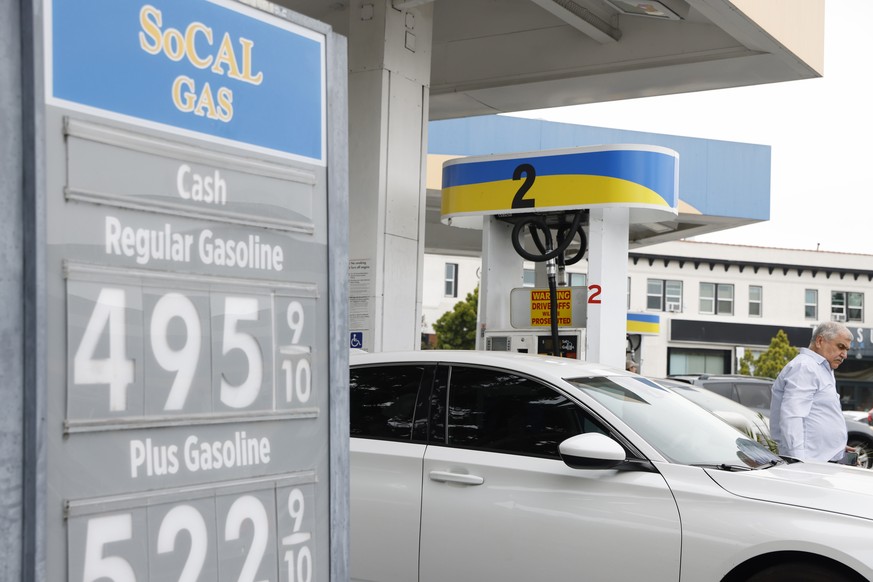 epa11337891 A person walks through a SoCAL gasoline station in Los Angeles, California, USA, 13 May 2024. The California Air Resources Board Low Carbon Fuel Standard 2023 amendments impact assessment  ...