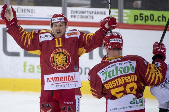 Tigers Aaron Gagnon, Torschütze zum 2:2, jubelt, waehrend dem Meisterschaftsspiel der National League, zwischen den SCL Tigers und dem HC Lugano am Freitag 16.November 2018 in der Ilfishalle in Langna ...