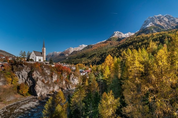 oktober schweiz reformierte kirche in scuol