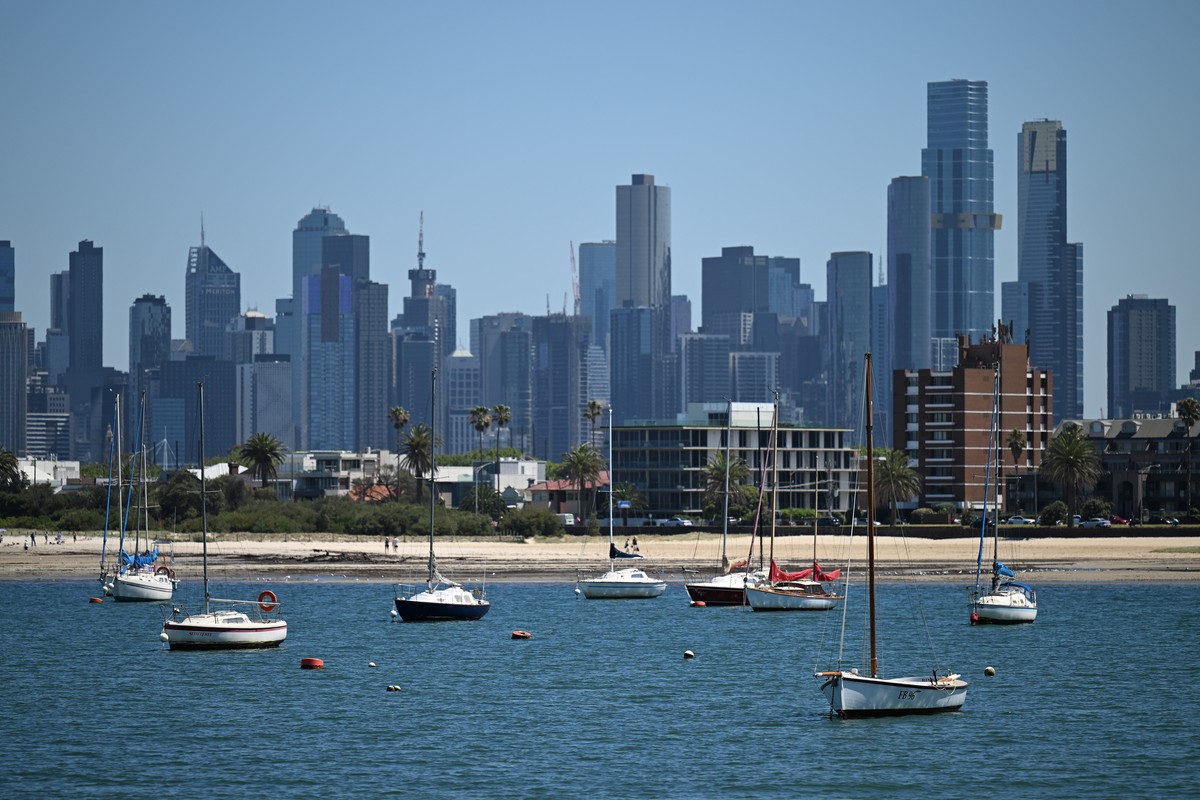epa11802937 A view of the city skyline from the St Kilda Pier in Melbourne, Australia, 03 January 2025. EPA/JAMES ROSS AUSTRALIA AND NEW ZEALAND OUT
