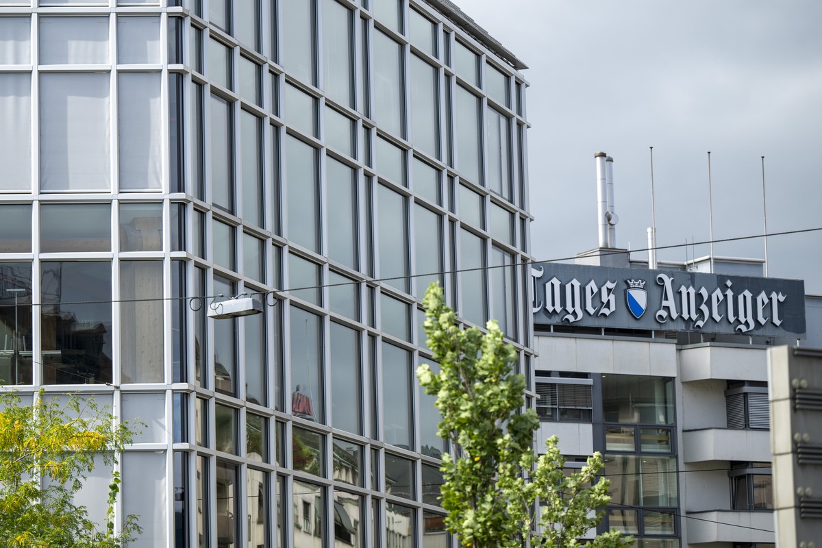 Der Tagesanzeiger Shriftzug auf einem Tamedia Gebaeude, am Morgen des angekuendigten Stellenabbaus, fotografiert am Dienstag, 27. August 2024 in Zuerich. Die notwendigen Massnahmen sind mit Personalma ...