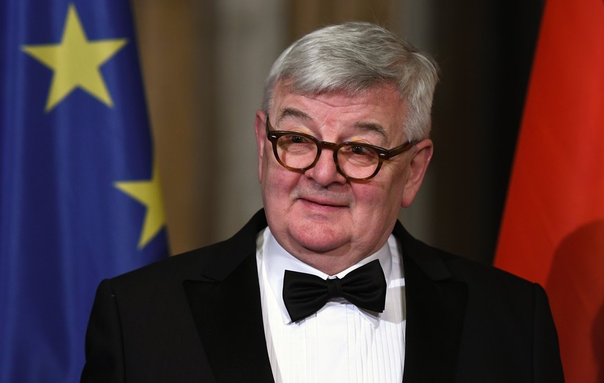 epa06575394 Former German Foreign Minister Joschka Fischer arrives at the Matthiae-Mahlzeit feast in the Town Hall of Hamburg, Germany, 02 March 2018. The Matthiae-Mahlzeit is considered to be one of  ...