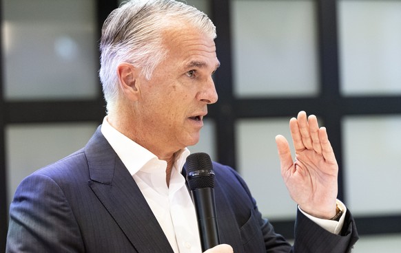 epa12018837 Group CEO of the Swiss bank UBS, Sergio Ermotti, speaks during a delegates&#039; meeting of the Free Democratic Party (FDP) party of the Canton of Zurich, in Zurich, Switzerland, 08 April  ...