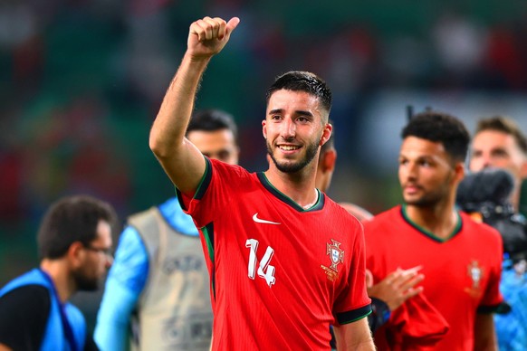 Portugal Fussball Nationalmannschaft, Selecao, 04.06.2024, Portugal - Finnland Vorbereitungsspiel zur Europameisterschaft 2024 , Goncalo Inacio Portugal feiert den Sieg *** Portugal national football  ...