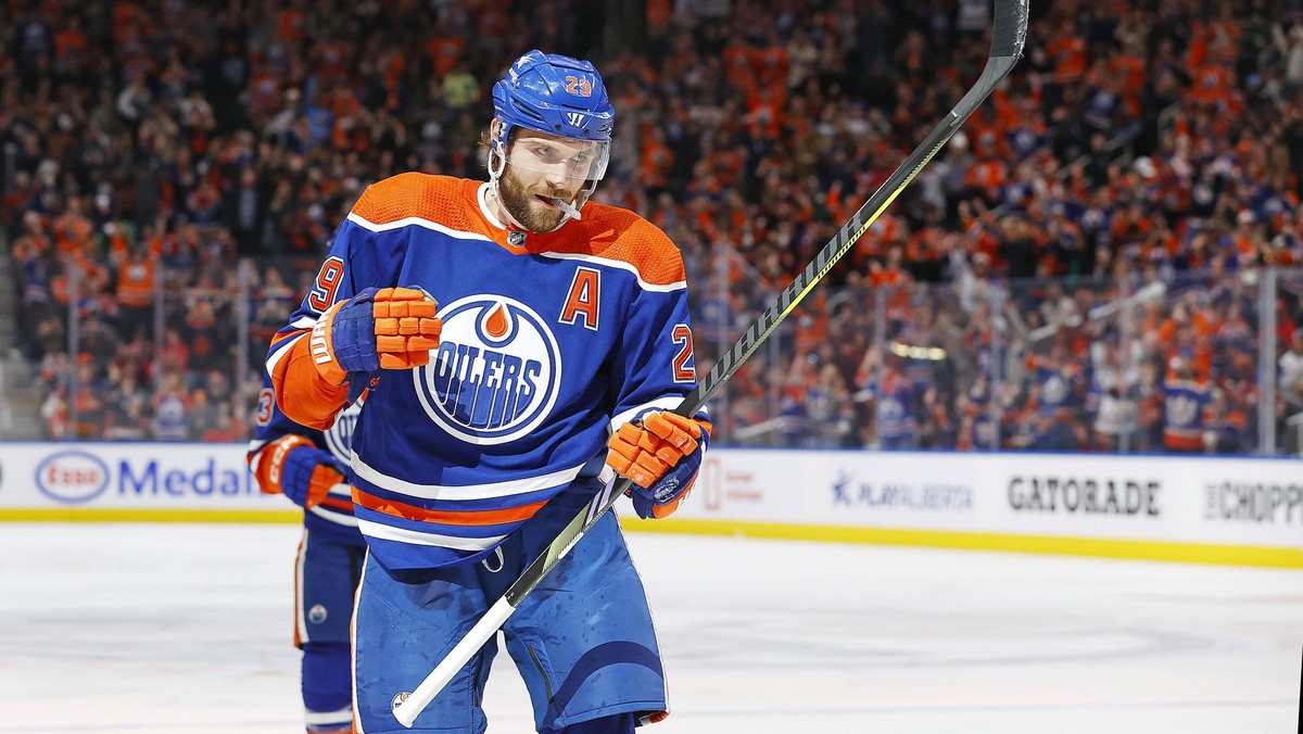 NHL, Eishockey Herren, USA Washington Capitals at Edmonton Oilers Mar 13, 2024 Edmonton, Alberta, CAN Edmonton Oilers forward Leon Draisaitl 29 celebrates after scoring a goal during the first period  ...