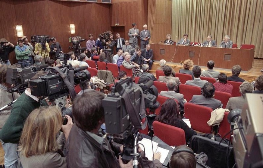 Die legendäre Pressekonferenz am 9. November 1989: Schabowski erklärte irrtümlich, die Grenze werde sofort geöffnet.  