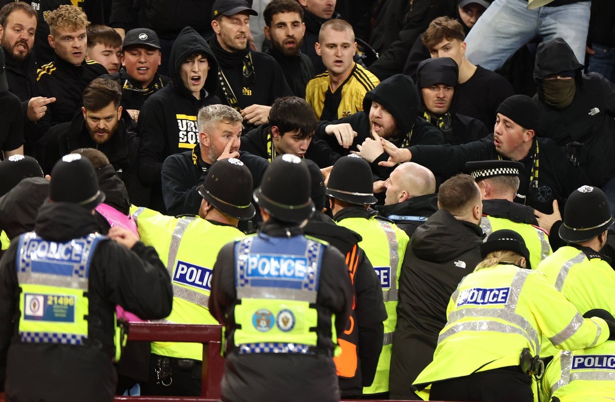 Police and players try to calm down the BDC Young Boys fans Aston Villa v Young Boys, UEFA Europa League, Group Stage, Football, Villa Park, Birmingham, UK- 27 Nov 2025Birmingham Villa Park United Kin ...